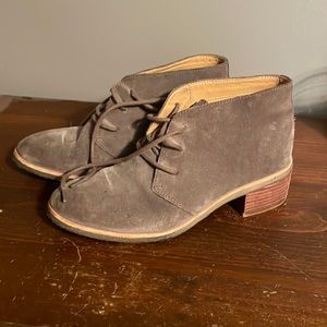 Adorable Clark’s booties!